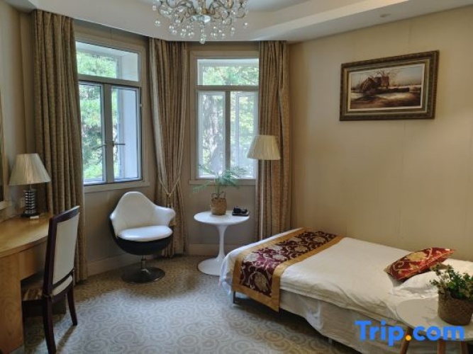 Standard Triple Family room