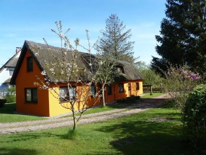 2 Bedrooms Cottage
