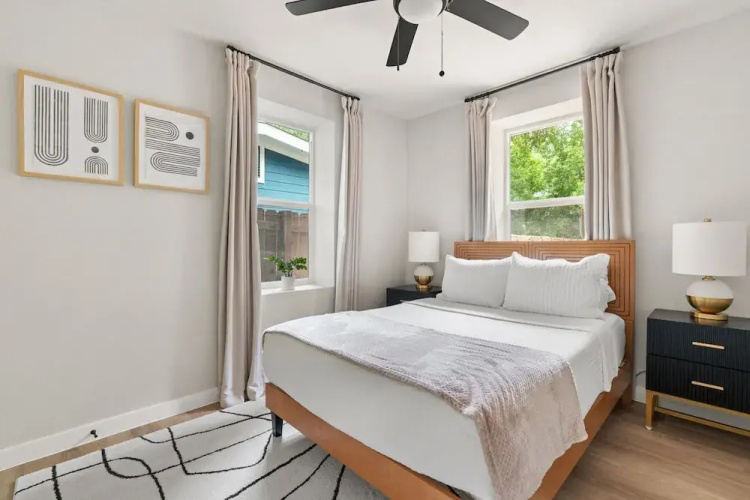 Cozy Modern Getaway Near Downtown