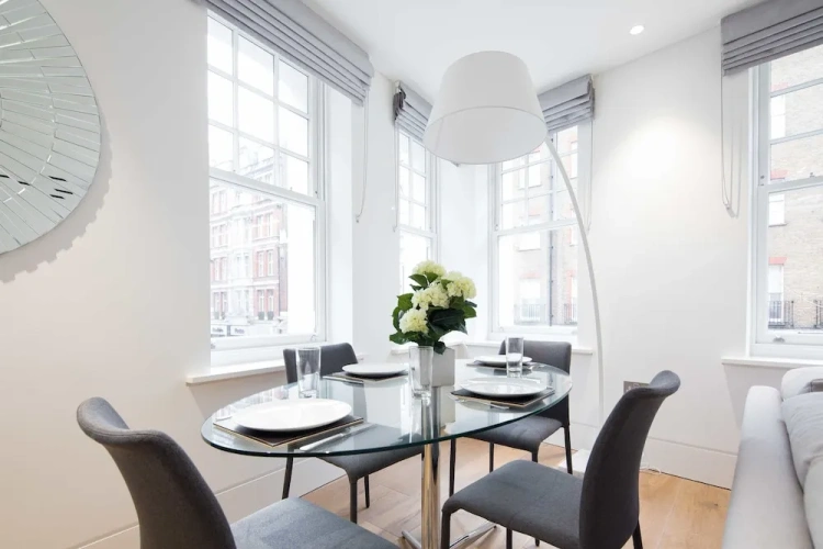 2 Bedrooms Apartment
