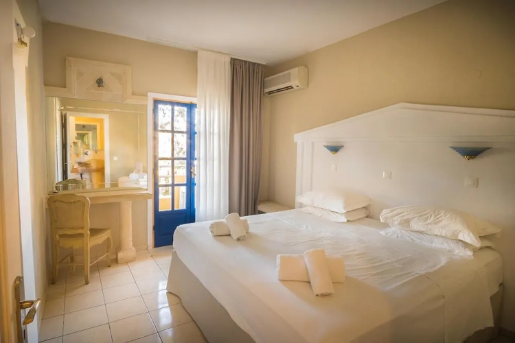 Parthenis Hotel & Suites
