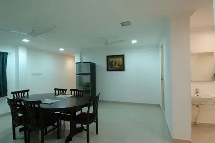 Hotel Dee Cee Manor