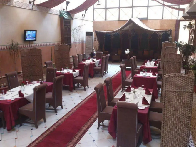 Royal Hotel And Suites