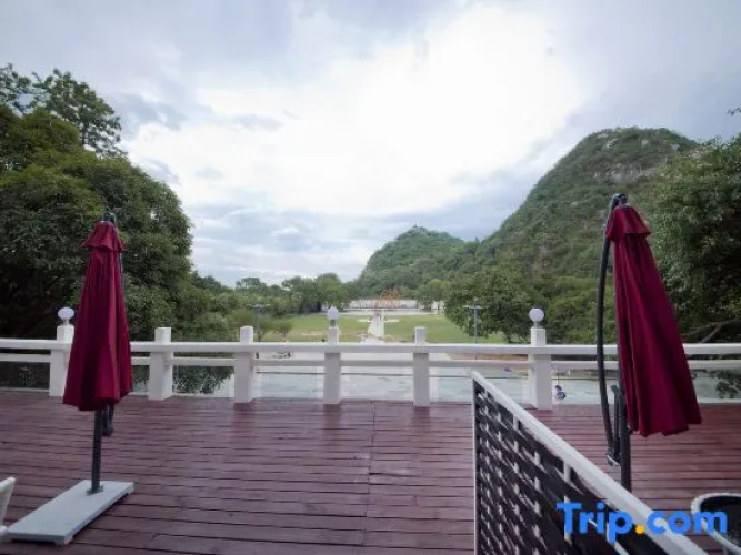 Guilin Crystal Crescent Moon Hotel