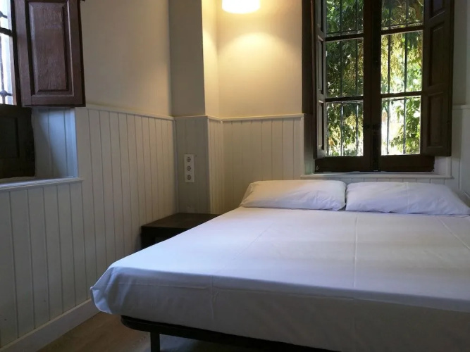Nwt Paradise Urban Hostel
