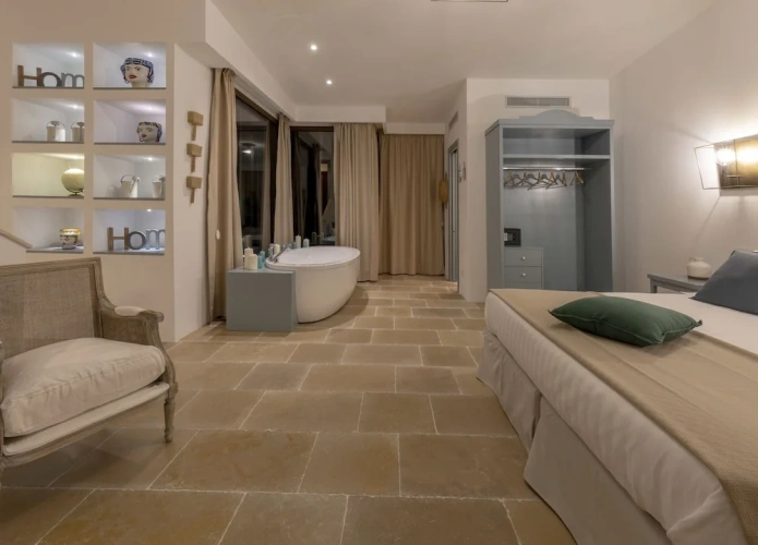 1 Bedroom Suite with courtyard view