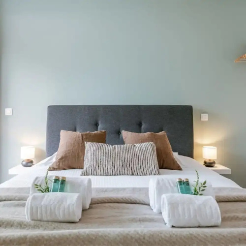 Modern Apartment for up to Five People
