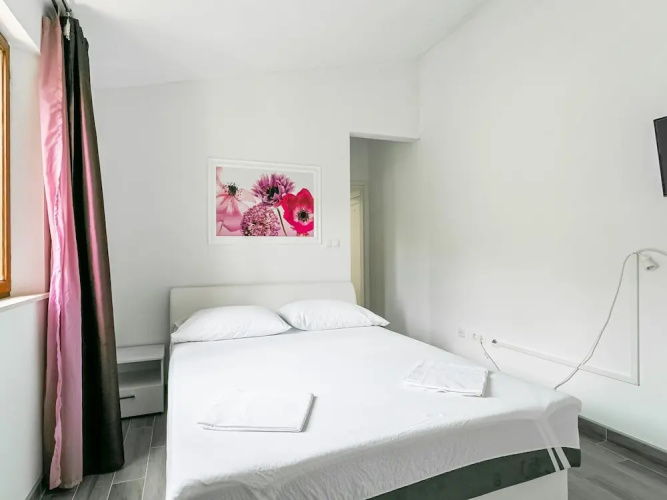 Alluring Holiday Home in Sumartin With Balcony