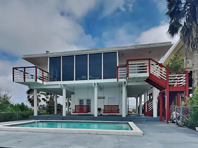 3 Bedrooms Cottage with balcony