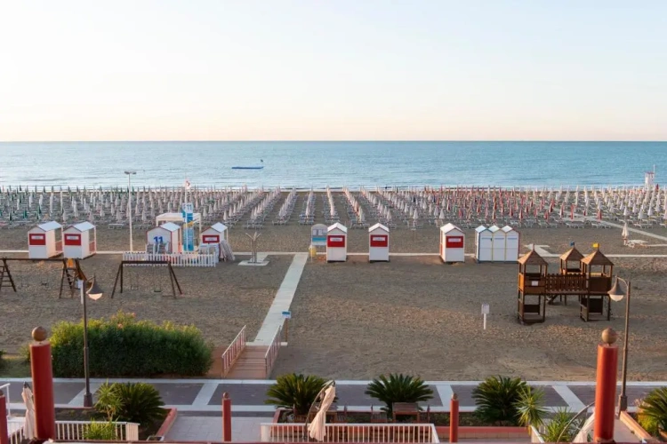 Standard Triple room with balcony and with sea view