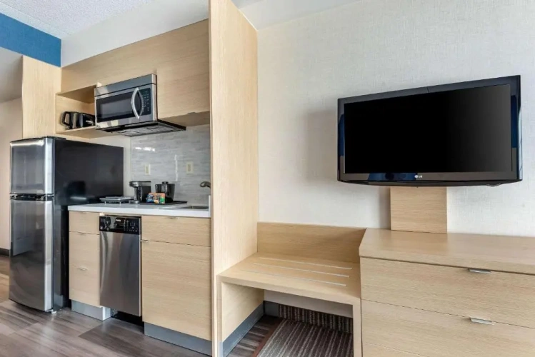 Superior Double Basement room