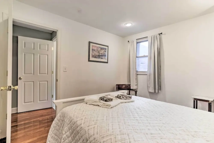 2 Bedrooms Apartment