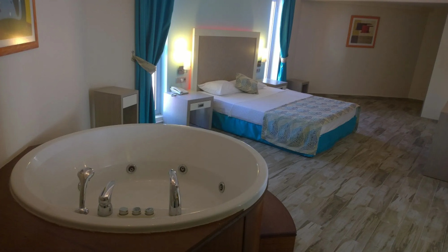Queen Resort Hotel