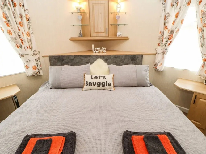 10 Poppy Lodge