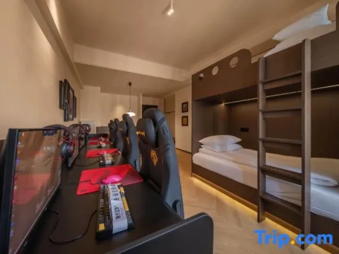 Quadruple Suite