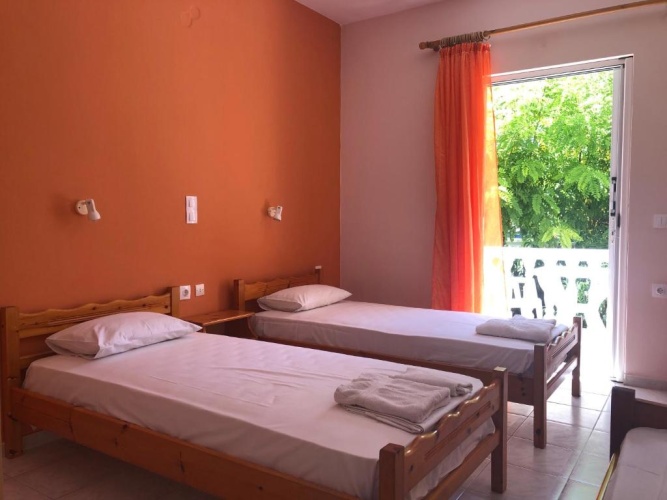 Economy Triple room