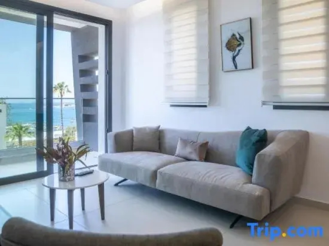 Waterside Sea View Apartments