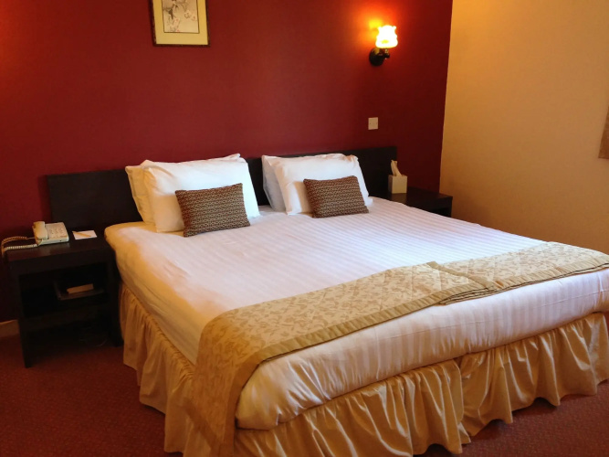 Highlander Hotel