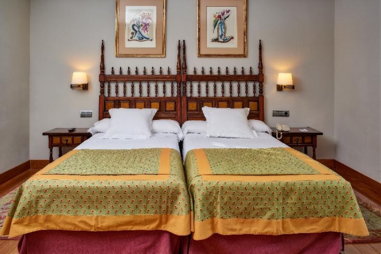 Standard Twin room with balcony