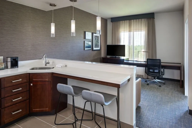1 Bedroom Suite