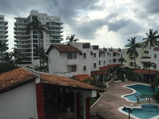 Condo Alamandra by TRVL2HM