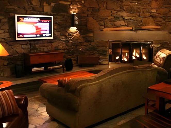 Sunshine Mountain LodgeOver view