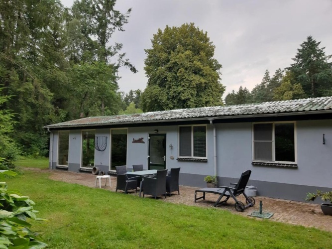 2 Bedrooms Bungalow