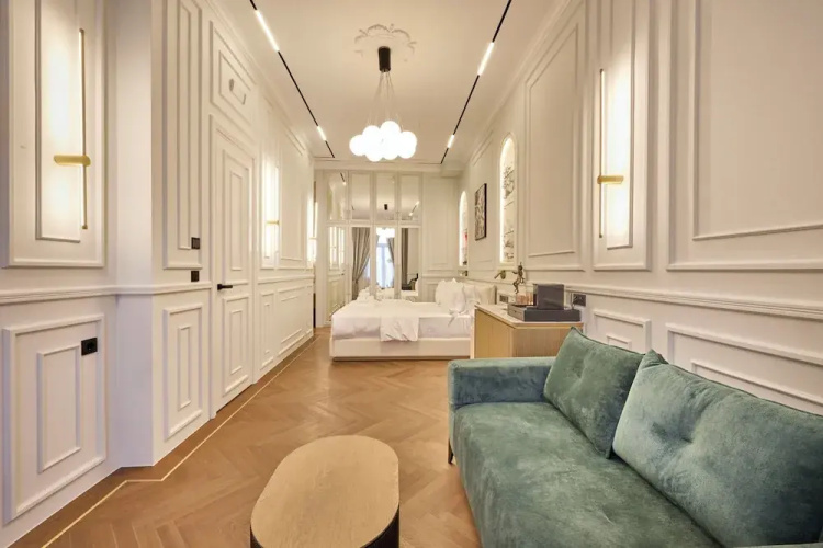 Ermou 99 Intelligent Private Suites