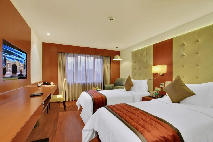 Standard Twin room with city view