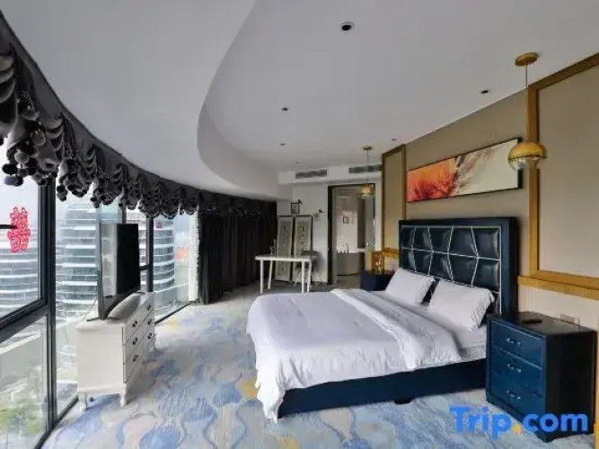 Presidential Suite with lake view