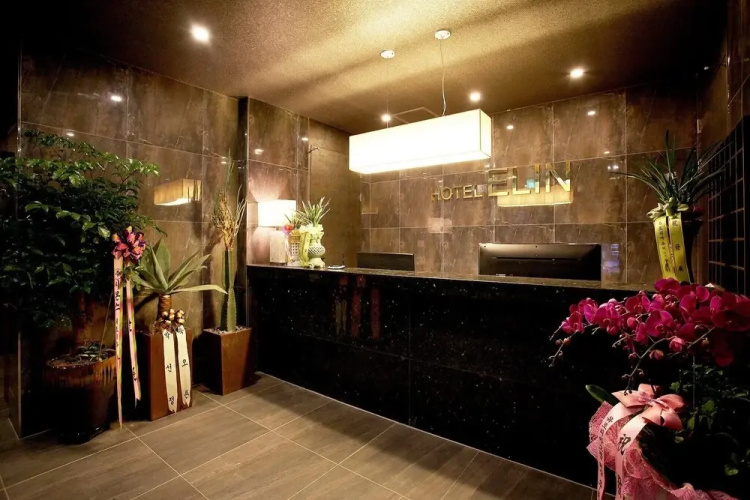 Guri Elin Hotel