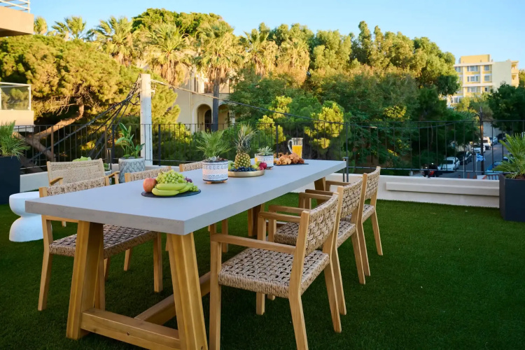 Monarco ​Executive ​Rooms