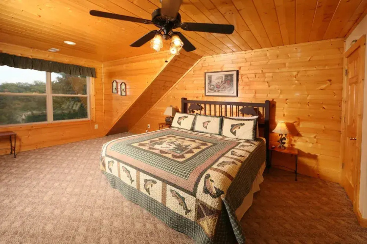 Mountain Shadow Lodge - Six Bedroom Cabin