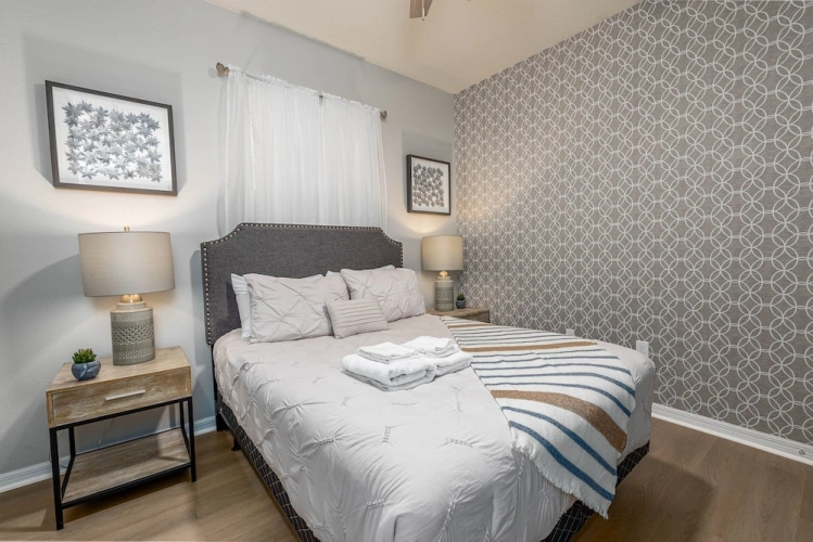 5 Bedrooms Villa
