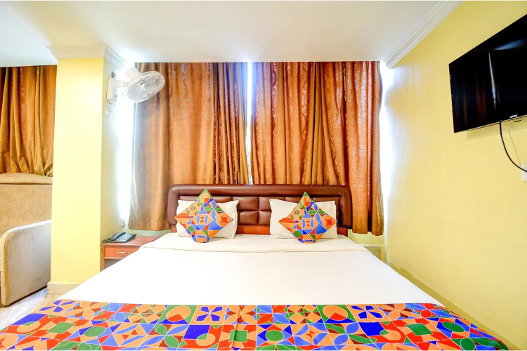 FabExpress Raj Palace