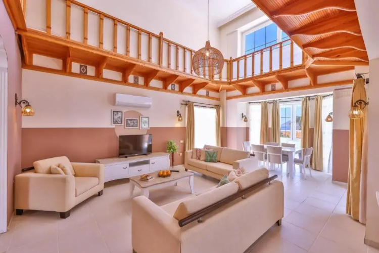 Kaş, deniz manzaralı, 6 kişilik villa