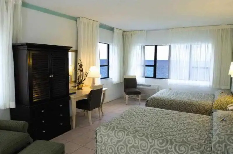 Howard Johnson Plaza Dezerland Beach & Spa