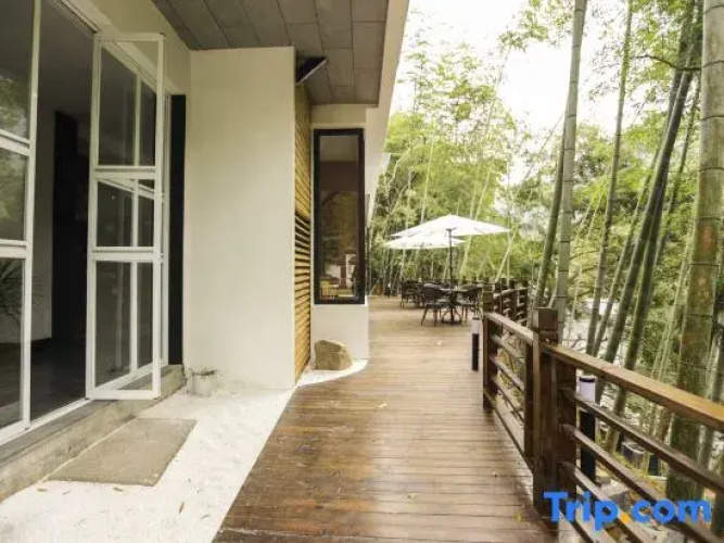 Cloudy Stay Hotel