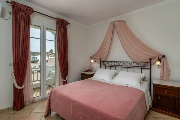 Standard Double room with balcony and with partial sea view