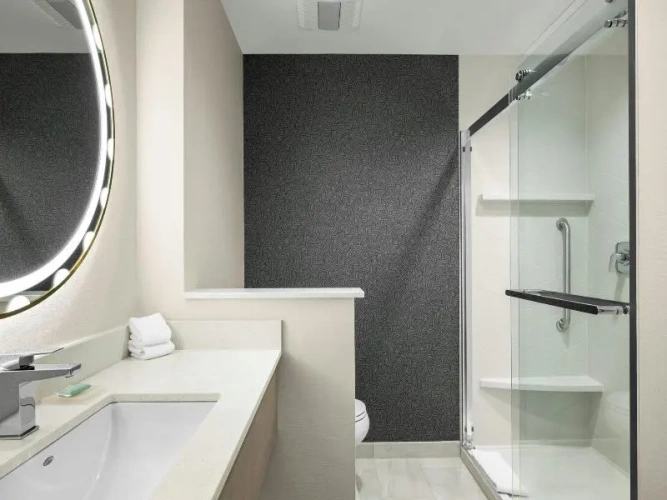 1 Bedroom Double Suite with mountain view