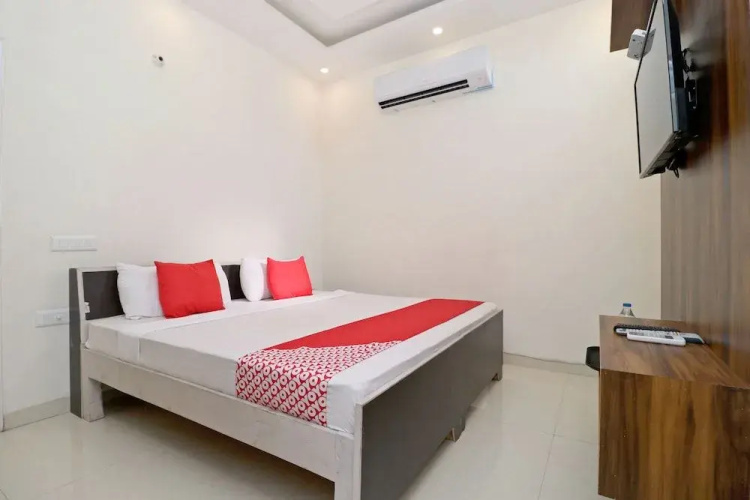 OYO 22097 Hotel Jd