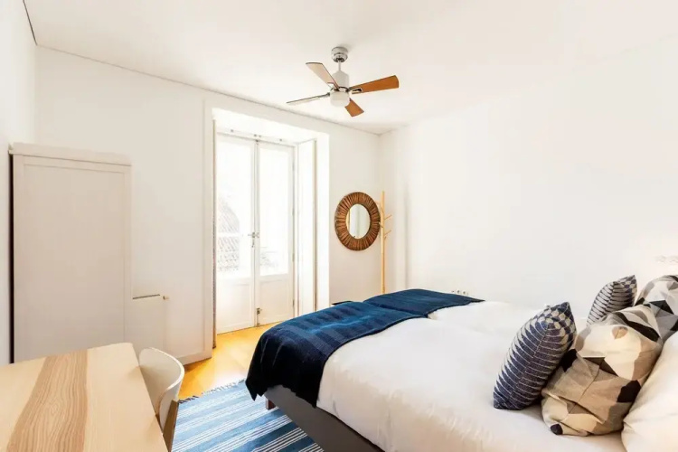 JOIVY Chiado Self Check-In 2-BR Flat w/Parking