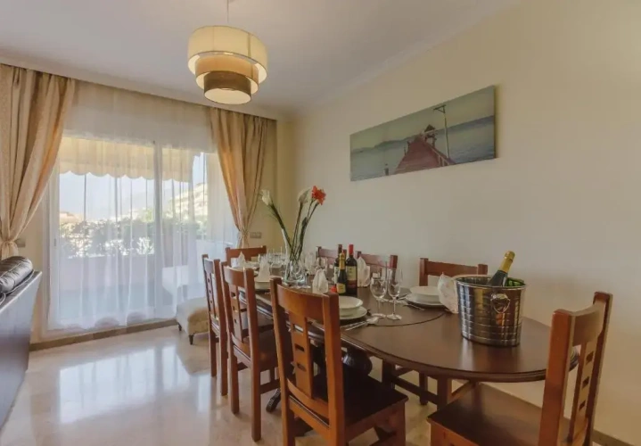 3 Bedrooms Apartment