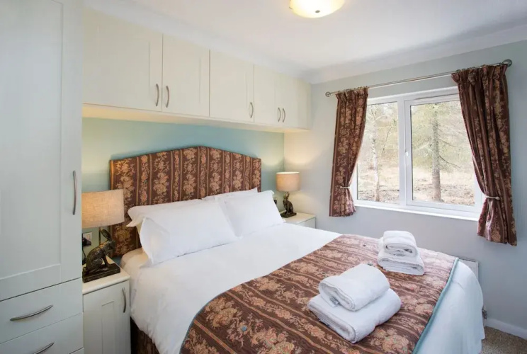 2-bed Cottage With Hot Tub at Loch Achilty, Nc500