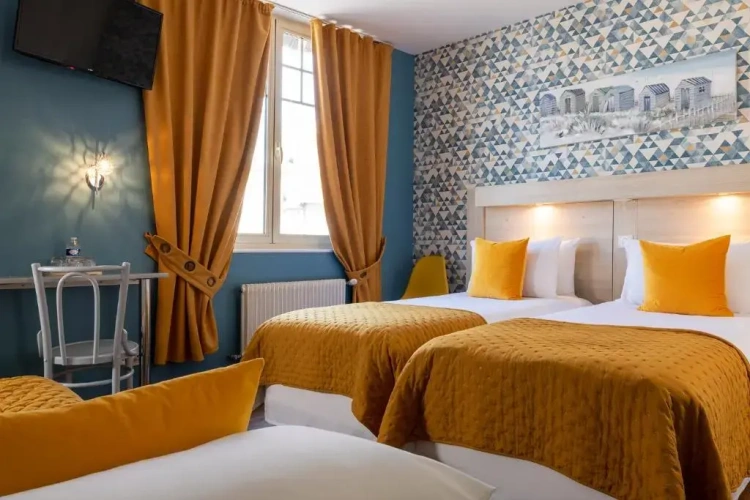 Standard Triple room