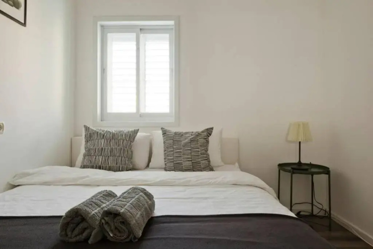 Gordon beach! 2 bedrooms great location