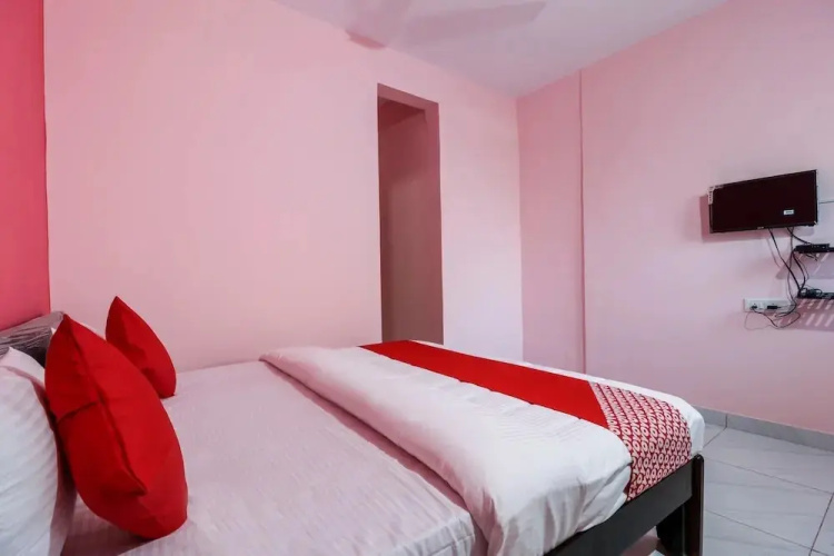 GN Comforts by OYO Rooms