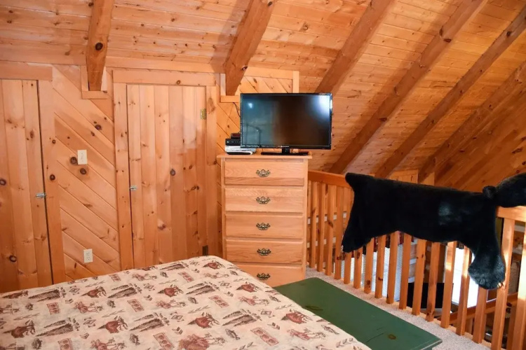 SITTING ROCK - 2 Br Cabin