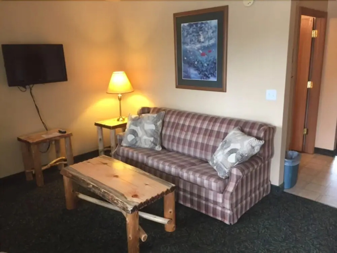 The Kingsley Suites