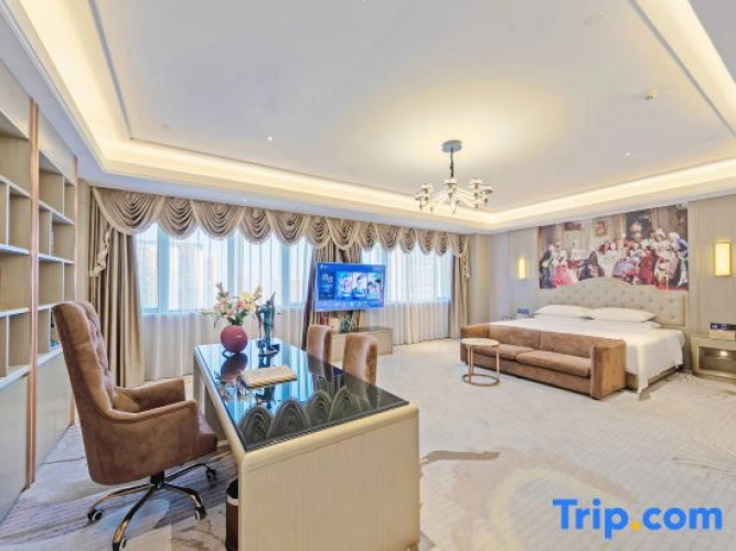 Deluxe Suite